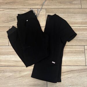 Black S Figs set Zamora joggers Casma top